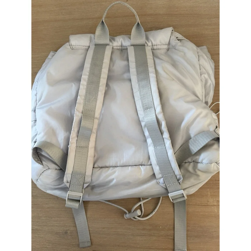 Blogilates Ultimate Athletic Trainer Backpack -cream